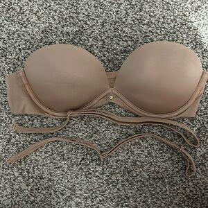 Victoria’s Secret Very Sexy Strapless/convertible bra, size 32A